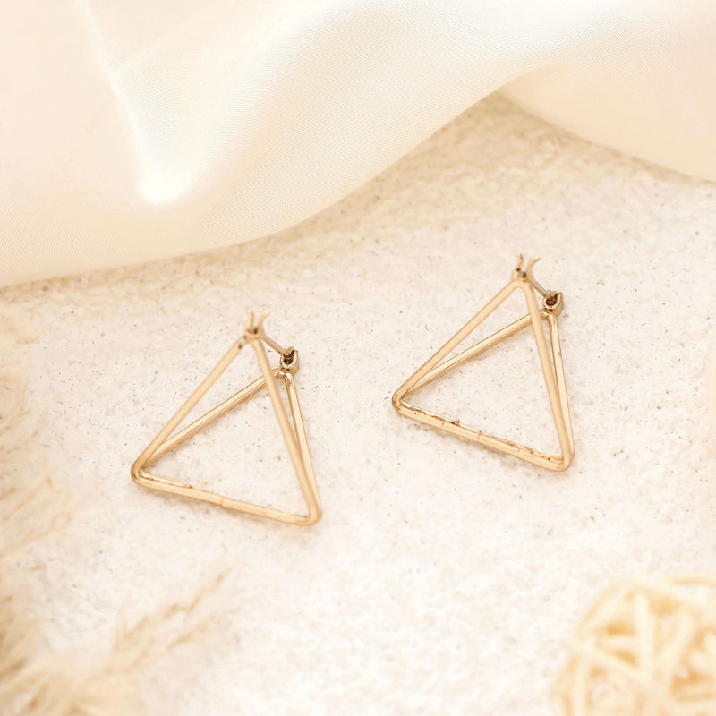 Classic Gold Earring with Timeless Appeal