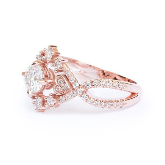 Charming Gold Ring for Any Occasion