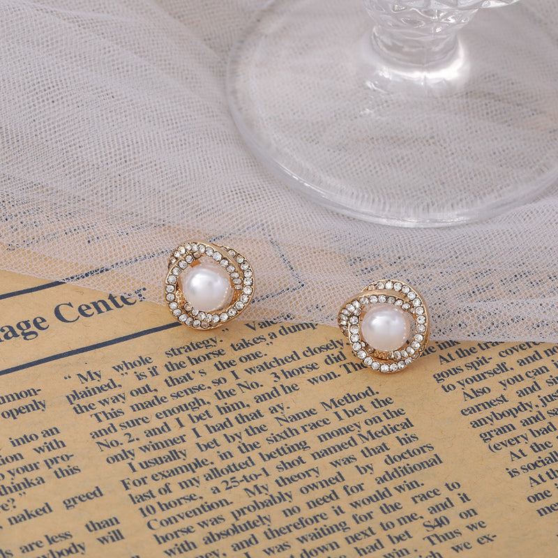Romantic Pearl Earring for Special Moments