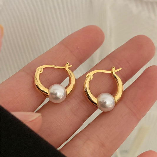 Charming Gold Earring for Any Occasion