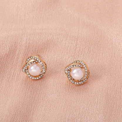 Romantic Pearl Earring for Special Moments