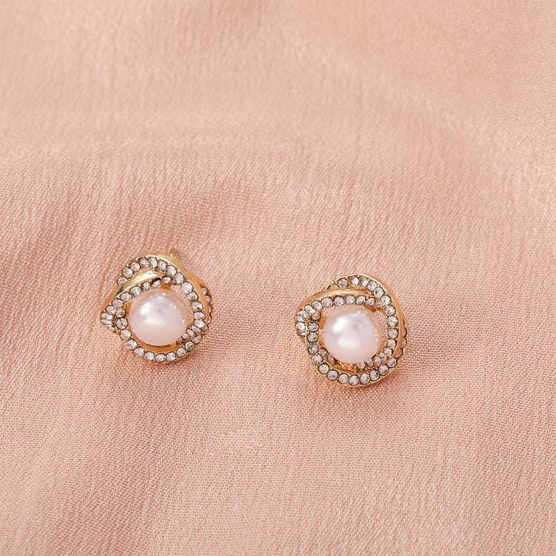 Romantic Pearl Earring for Special Moments