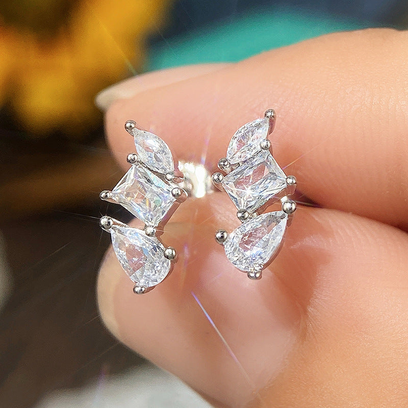 Charming Earring for Any Occasion
