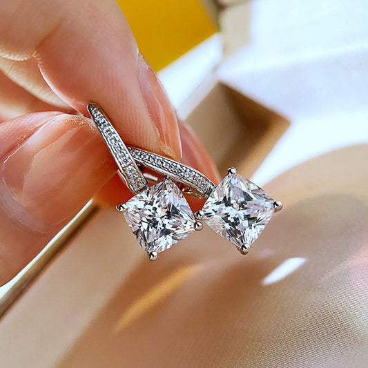 Charming Earring for Any Occasion