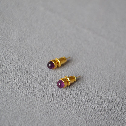 Classic Gold Earring with Timeless Appeal
