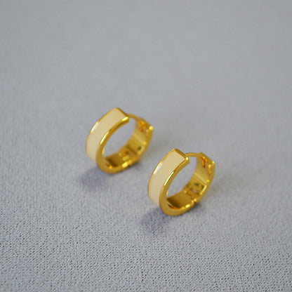 Classic Gold Earring with Timeless Appeal