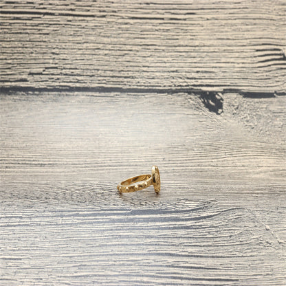 Classic Gold Ring with Timeless Appeal