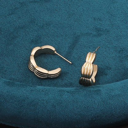 Charming Gold Earring for Any Occasion