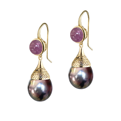 Classic Gold Earring with Timeless Appeal