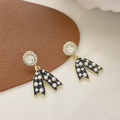 Beautiful Pearl Earring with Unique Style