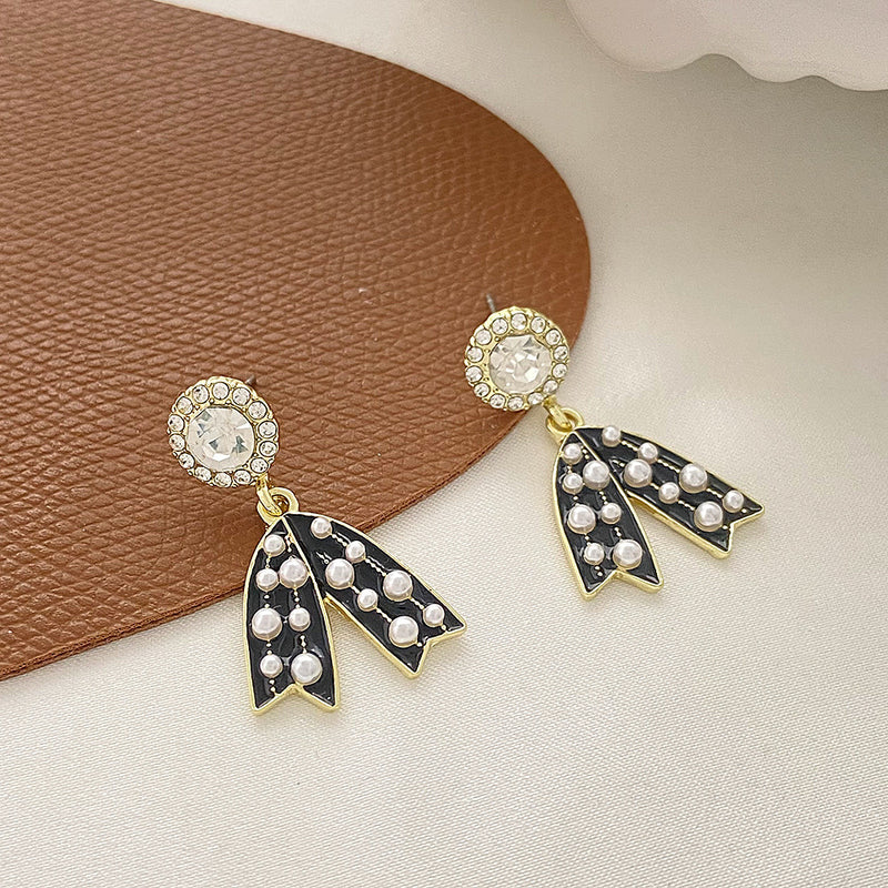 Beautiful Pearl Earring with Unique Style