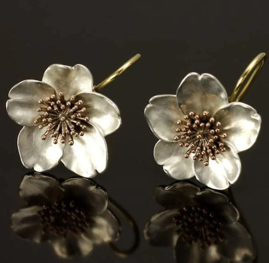 Stunning Gold Earring for Daily Wear