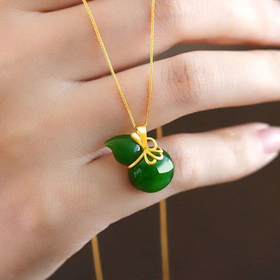 Elegant Gold Necklace for Every Occasion