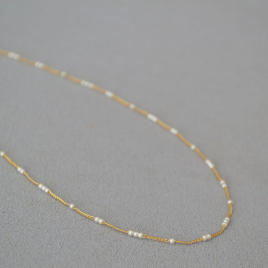 Romantic Gold Necklace for Special Moments