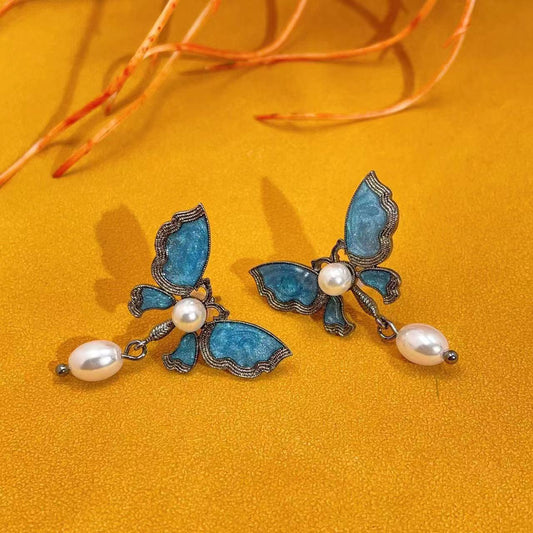 Charming Gold Earring for Any Occasion