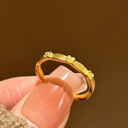 Charming Gold Ring for Any Occasion