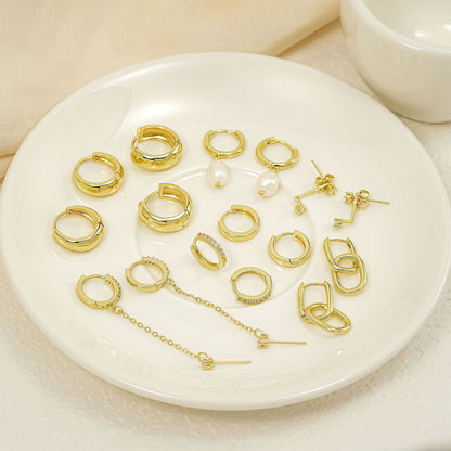 Classic Gold Earring with Timeless Appeal