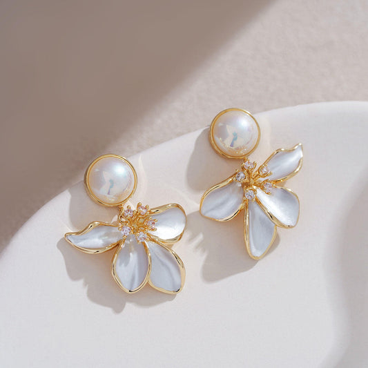 Charming Pearl Earring for Any Occasion