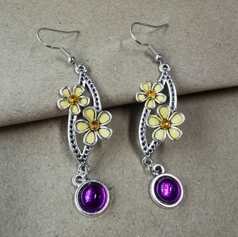 Beautiful Silver Earring with Unique Style