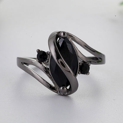 Classic Gold Ring with Timeless Appeal