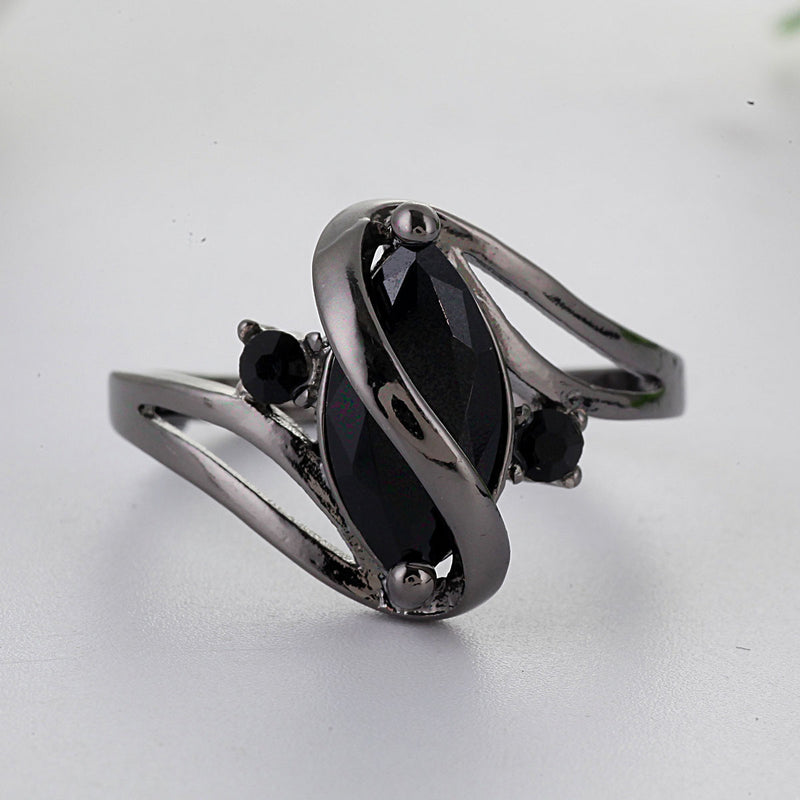 Classic Gold Ring with Timeless Appeal