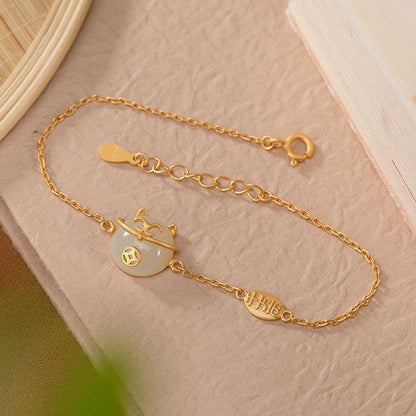 Classic Gold Bracelet with Timeless Appeal