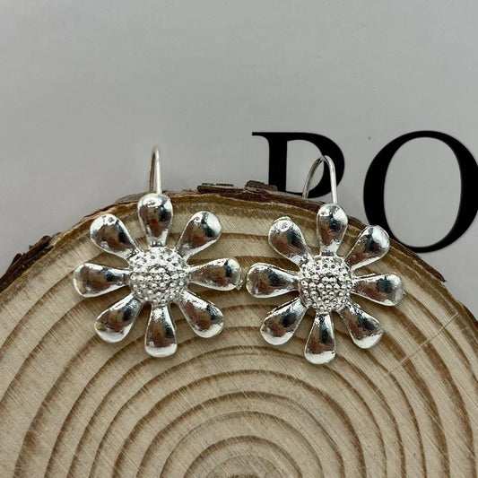 Romantic Silver Earring for Special Moments