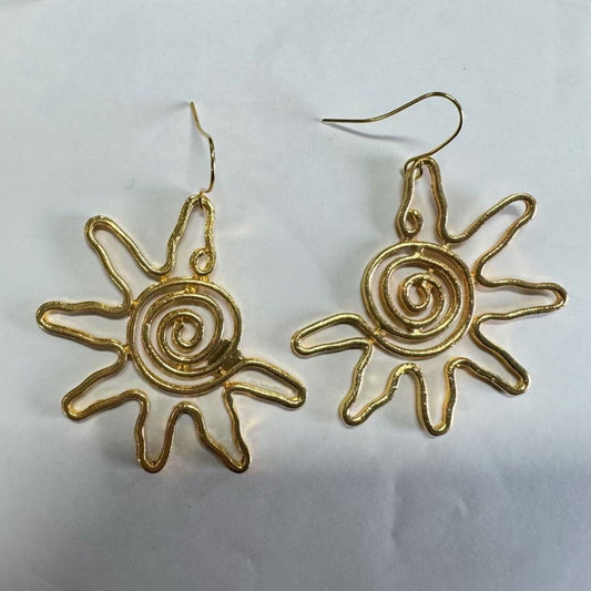 Romantic Gold Earring for Special Moments