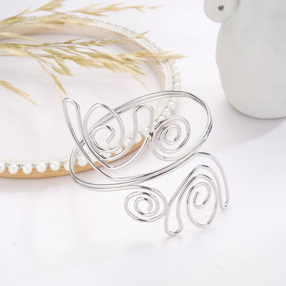 Romantic Gold Bracelet for Special Moments
