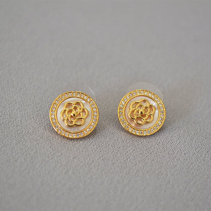 Classic Gold Earring with Timeless Appeal