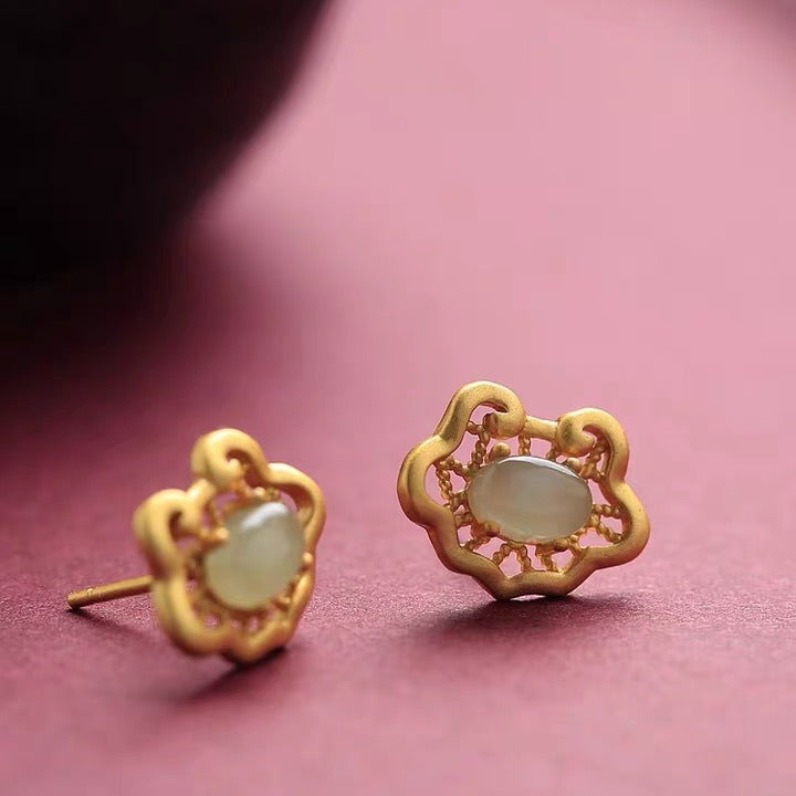 Romantic Silver Earring for Special Moments