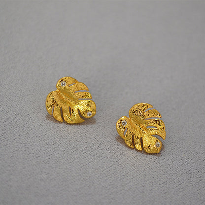 Romantic Gold Earring for Special Moments