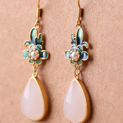 Charming Gold Earring for Any Occasion