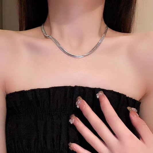 Romantic Silver Necklace for Special Moments