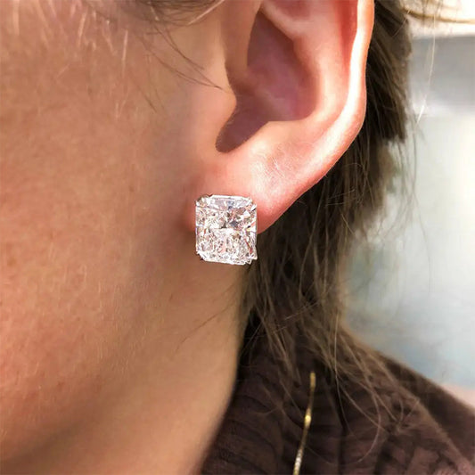 Charming Earring for Any Occasion