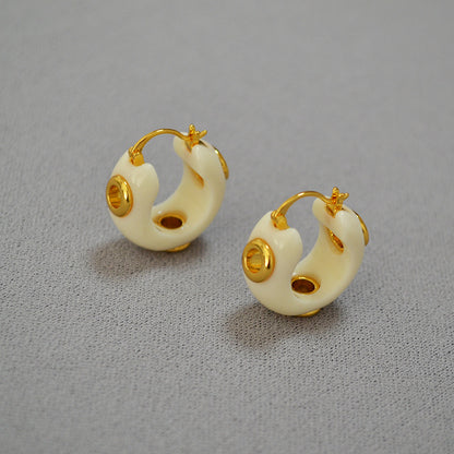 Classic Gold Earring with Timeless Appeal