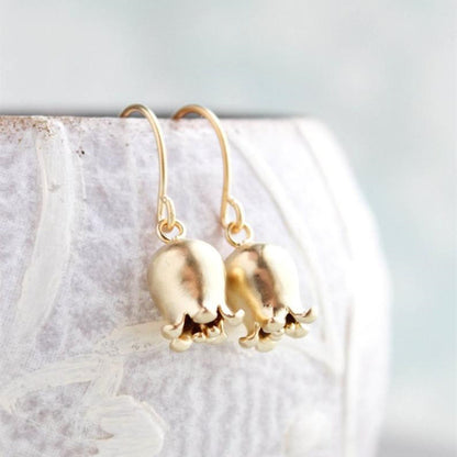Romantic Gold Earring for Special Moments