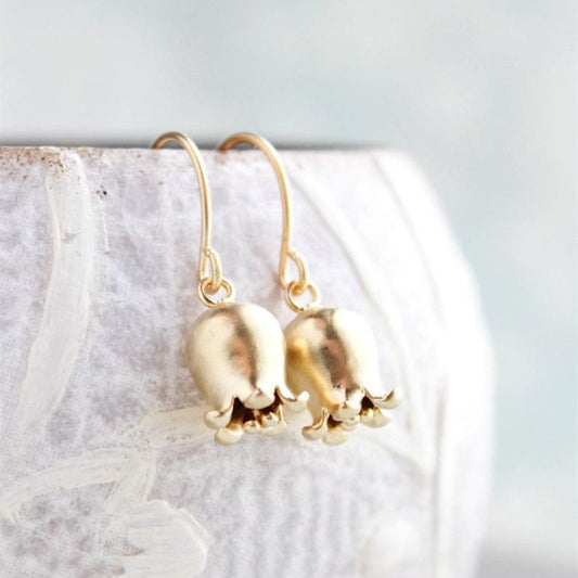 Romantic Gold Earring for Special Moments