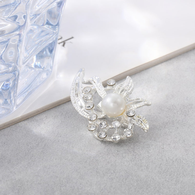 Classic Pearl Piece with Timeless Appeal