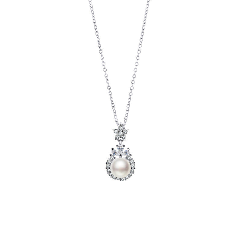 Classic Pearl Necklace with Timeless Appeal