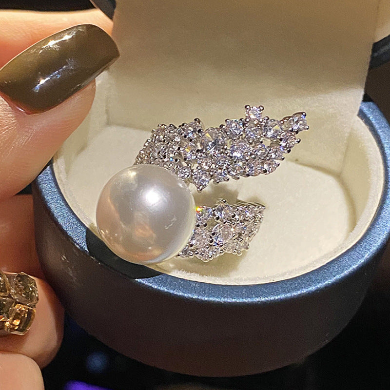 Classic Pearl Ring with Timeless Appeal