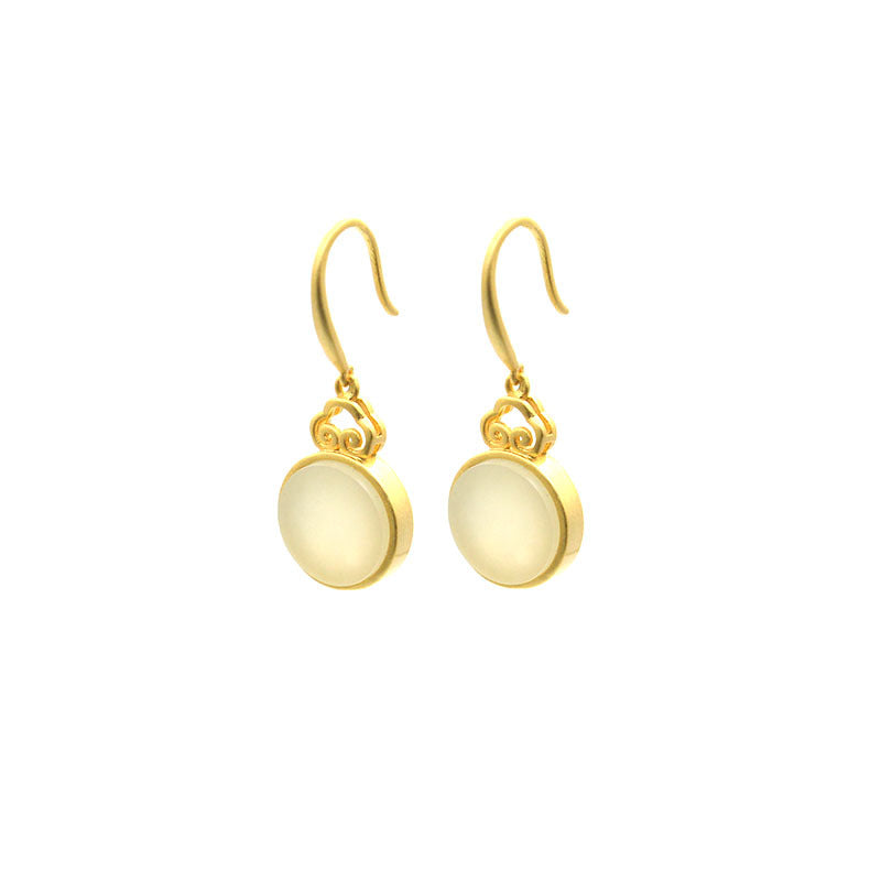 Classic Gold Earring with Timeless Appeal