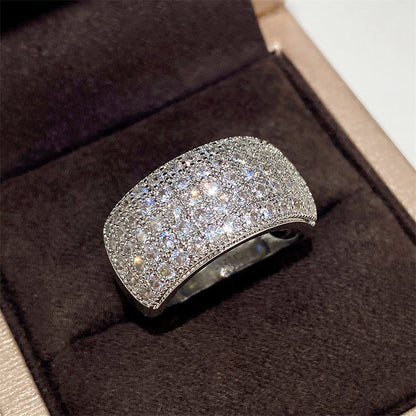 Classic Gold Ring with Timeless Appeal