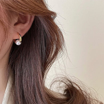 Classic Pearl Earring with Timeless Appeal