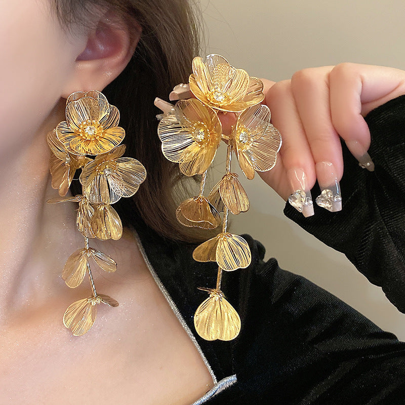 Beautiful Gold Earring with Unique Style