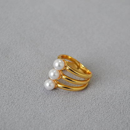 Classic Gold Ring with Timeless Appeal