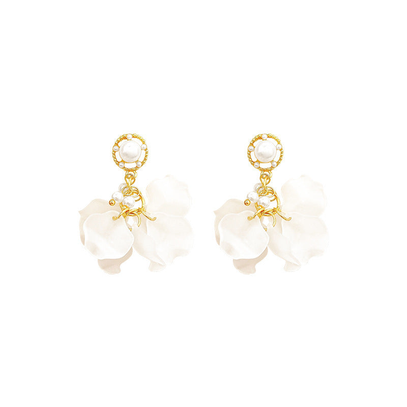 Romantic Pearl Earring for Special Moments