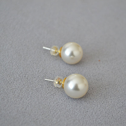 Charming Silver Earring for Any Occasion