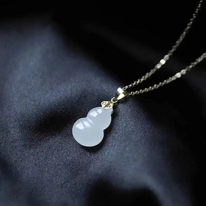 Romantic Silver Necklace for Special Moments
