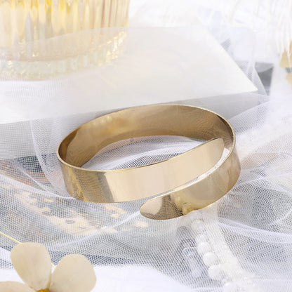 Beautiful Gold Bracelet with Unique Style